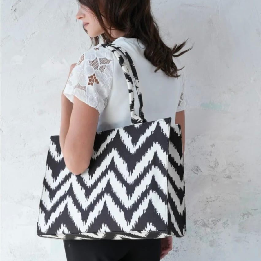Trendy Ladies Hand Carry Shoulder Bag
